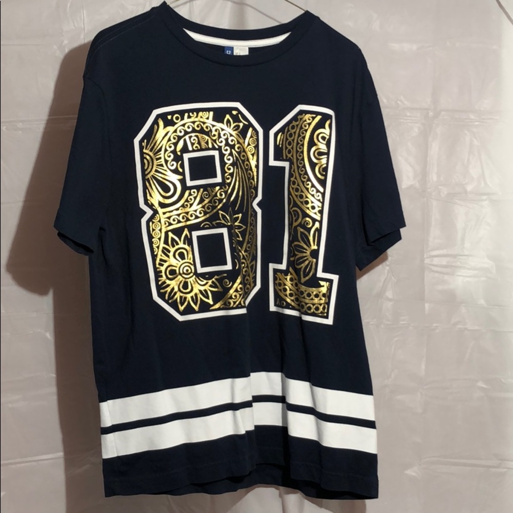 H&M Divided Graphic Tee 81